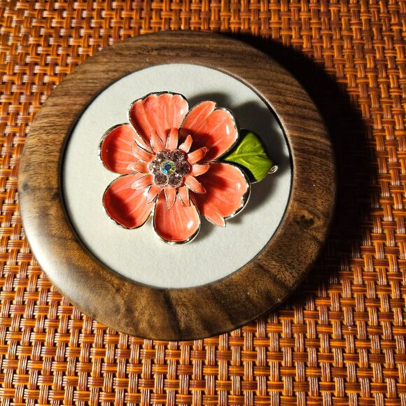 Jewelry - Vintage Enamel Brooch